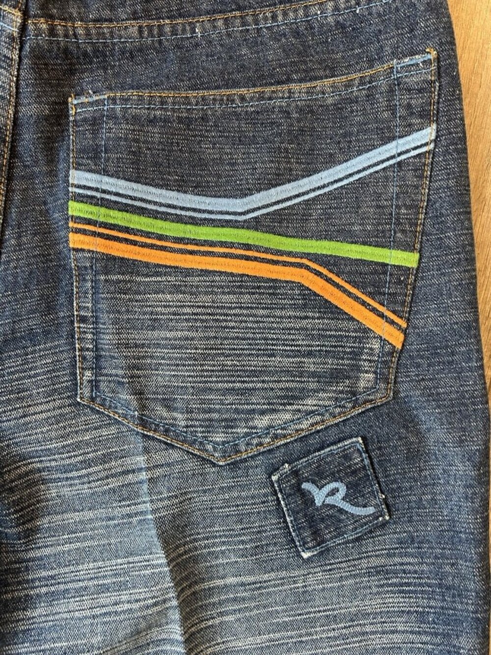 RocaWear Blue Jeans Size 34 Loose Fit Medium Wash Relaxed Fit Blue Jeans Y2K - Picture 2 of 16